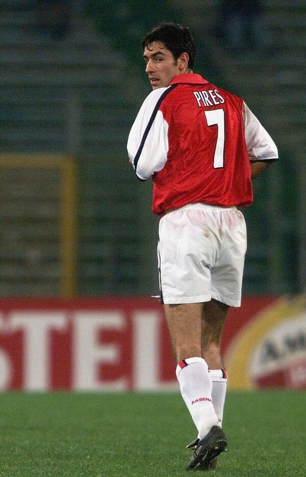 Полузащитник лондонского Арсенала Роберт Пирес в матче Лиги Чемпионов Лацио - Арсенал (17 октября 2001). Рим, Италия - Sputnik Армения