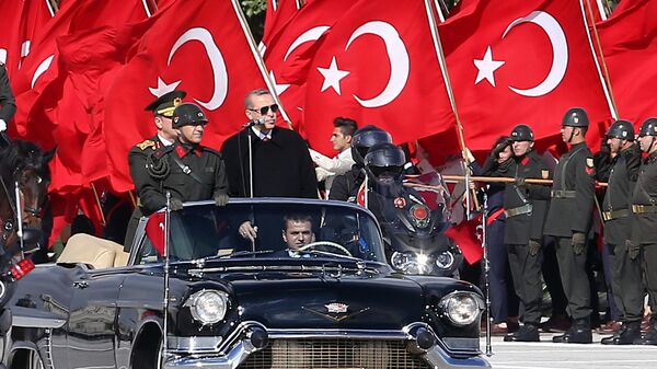 Президент Турции Реджеп Тайип Эрдоган и начальник Генерального штаба ВС Турции Хулуси Акар на 92-й годовщине дня Республики (29 октября 2015). Анкара, Турция - Sputnik Արմենիա