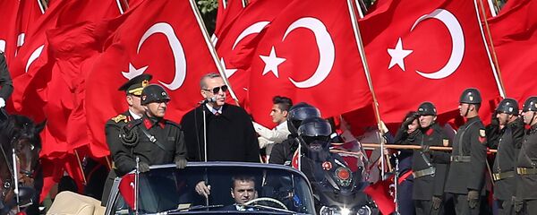 Президент Турции Реджеп Тайип Эрдоган и начальник Генерального штаба ВС Турции Хулуси Акар на 92-й годовщине дня Республики (29 октября 2015). Анкара, Турция - Sputnik Армения