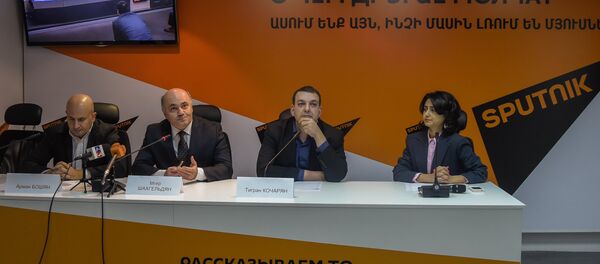 Пресс-конференция на тему Отношения РФ и РА: информационный фактор. Участники В Ереване: депутат национального собрания Армении от партии Оринац Еркир, первый заместитель председателя Союза армян России Мгер ШАХГЕЛЬДЯН, специалист по информационной безопасности, политолог Тигран Кочарян и руководитель Ереванского геополитического клуба Арман БОШЯН Пресс-конференция на тему Отношения РФ и РА: информационный фактор. Участники В Ереване: депутат национального собрания Армении от партии Оринац Еркир, первый заместитель председателя Союза армян России Мгер ШАХГЕЛЬДЯН, специалист по информационной безопасности, политолог Тигран Кочарян и руководитель Ереванского геополитического клуба Арман БОШЯН - Sputnik Արմենիա