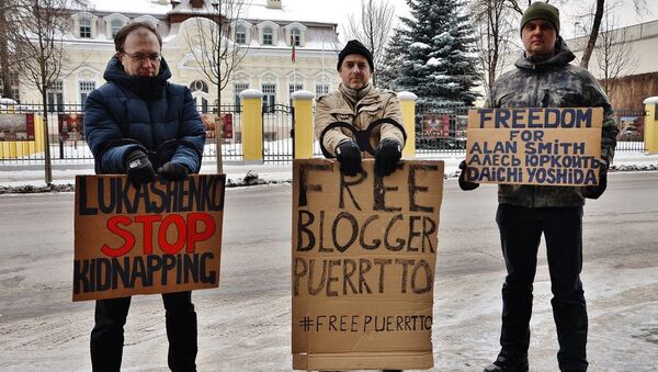 Акция протеста перед посольством Беларуси в Вильнюсе - Sputnik Армения