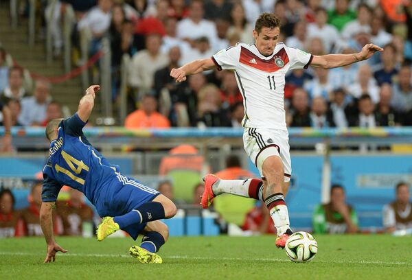 Рекордсмен по количеству забитых мячей в финальных стадиях мундиалей – Мирослав Клозе - Sputnik Армения