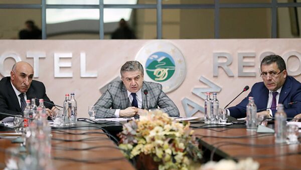 Премьер-министр Карен Карапетян провел совещание в Тавуше по вопросам сельского хозяйства - Sputnik Արմենիա