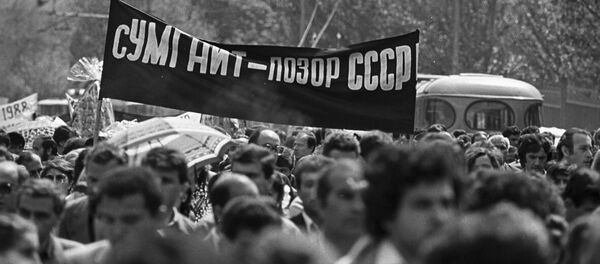 Траурное шествие в Ереване 8 марта 1988 года в память о жертвах Сумгаитского погрома - Sputnik Армения