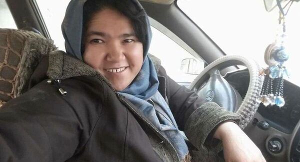 Первая афганская женщина таксист Сара Бахаи Первая афганская женщина таксист Сара Бахаи - Sputnik Армения