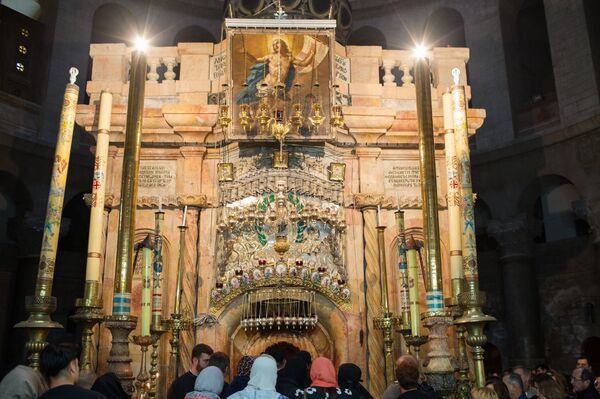 Кувуклия в храме Гроба Господня в Иерусалиме. - Sputnik Армения