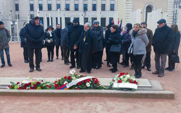 Армяне Лиона почтили память жертв сумгаитских погромов на главной площади города Понсэ (28 февраля 2018) Лион, Франция - Sputnik Армения