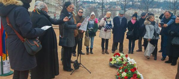 Армяне Лиона почтили память жертв сумгаитских погромов на главной площади города Понсэ (28 февраля 2018) Лион, Франция - Sputnik Армения