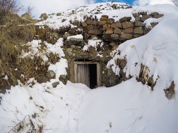 Высеченный в скале церковный комплекс Святой Богородицы Высеченный в скале церковный комплекс Святой Богородицы - Sputnik Արմենիա