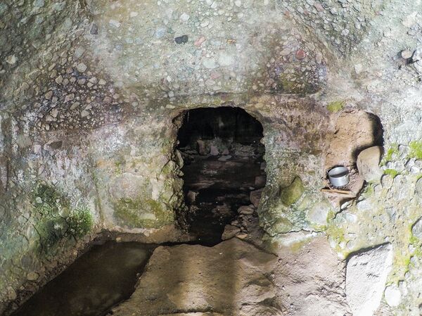 Высеченный в скале церковный комплекс Святой Богородицы Высеченный в скале церковный комплекс Святой Богородицы - Sputnik Армения