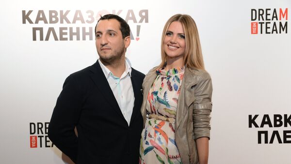Актер Арарат Кещян и его супруга - Sputnik Армения