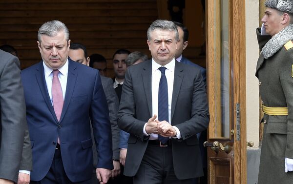 Премьер-министры Армении и Грузии Карен Карапетян и Гиорги Квирикашвили - Sputnik Армения