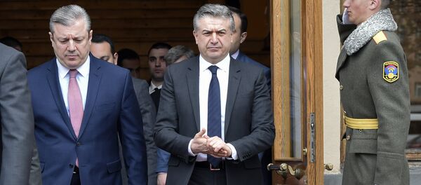 Премьер-министры Армении и Грузии Карен Карапетян и Гиорги Квирикашвили - Sputnik Армения