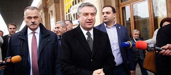 Премьер-министр Армении Карен Карапетян посетил с рабочим визитом Гюмри на новой электичке ЭП2Д (3 марта 2018). Армения - Sputnik Армения