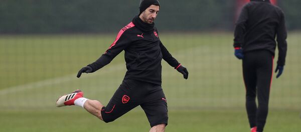 Генрих Мхитарян на тренировке в тренеровочном центре Арсенала (21 февраля 2018). Сент-Олбанс, Великобритания Генрих Мхитарян на тренировке в тренеровочном центре Арсенала (21 февраля 2018). Сент-Олбанс, Великобритания - Sputnik Արմենիա