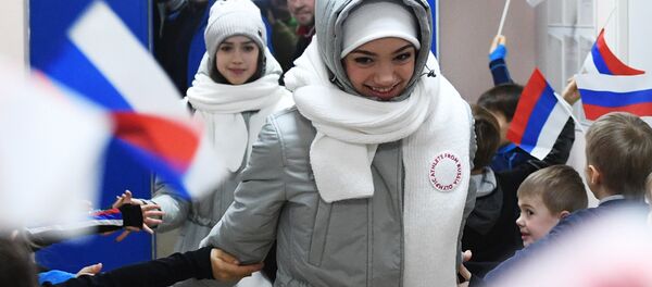 Фигуристки Евгения Медведева и Алина Загитова во время торжественных проводов на зимние Олимпийские игры 2018 - Sputnik Армения