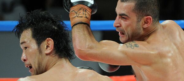 Поединок на звание чемпиона мира по версии WBC между действующим чемпионом Синсуке Яманака и Виком Дарчиняном (6 аперля 2012). Токио, Япония - Sputnik Армения