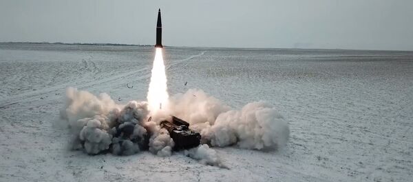 Боевой пуск ракеты ОТРК «Искандер-М» состоялся на полигоне Капустин Яр - Sputnik Армения