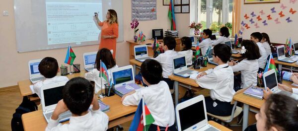 Учебный процесс в одной из бакинских школ, фото из архива - Sputnik Армения