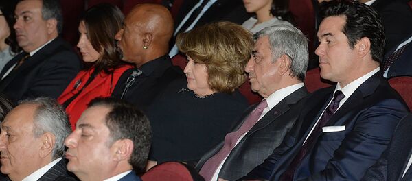 Президент Серж Саргсян на показе фильма Архитекторы отрицания Президент Серж Саргсян на показе фильма Архитекторы отрицания - Sputnik Армения