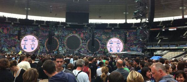 Тысячи людей были эвакуированы со стадиона Стад-де-Франс, вблизи от которого прогремели взрывы Тысячи людей были эвакуированы со стадиона Стад-де-Франс, вблизи от которого прогремели взрывы - Sputnik Արմենիա