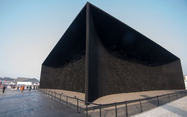 В южнокорейском городе Пхёнчхан появилось самое черное здание в истории. В прямом смысле этого выражения. - Sputnik Армения