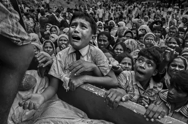 Снимок из серии Rohingya Refugees Flee Into Bangladesh to Escape Ethnic Cleansing канадского фотографа Kevin Frayer из категории Current Affairs & News (Professional), вошедший в шортлист фотоконкурса 2018 Sony World Photography Awards Снимок из серии Rohingya Refugees Flee Into Bangladesh to Escape Ethnic Cleansing канадского фотографа Kevin Frayer из категории Current Affairs & News (Professional), вошедший в шортлист фотоконкурса 2018 Sony World Photography Awards - Sputnik Армения