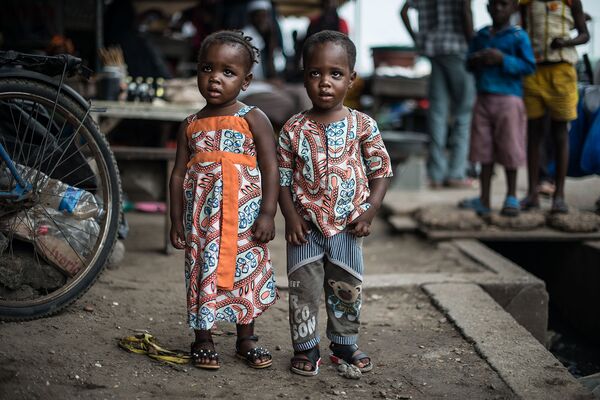 Снимок The twins of Koumassi армянского фотографа Ануш Бабаджанян из категории Professional competition, Portraiture вошедший в шортлист фотоконкурса 2018 Sony World Photography Awards - Sputnik Արմենիա