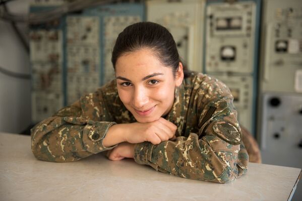 Курсант военно-авиационного университета Армении Нина Торосян - Sputnik Армения