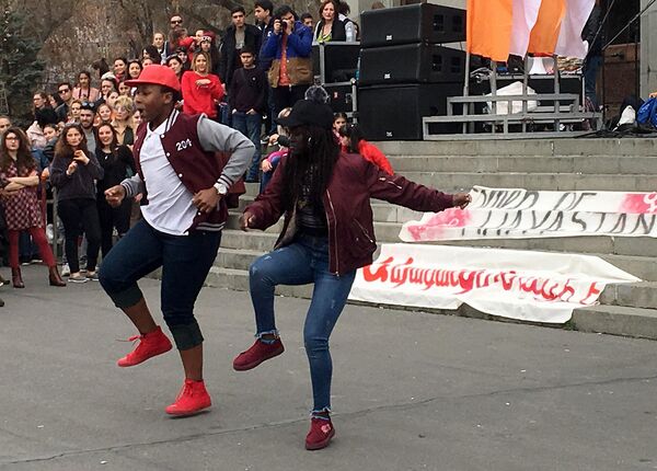 Участники мероприятий в защиту прав женщин Армении - Sputnik Армения