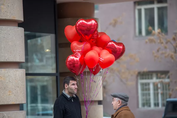 8 Марта на улицах Ереванa 8 Марта на улицах Ереванa - Sputnik Армения