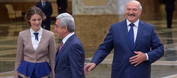 Президенты Армении и Белоруссии Серж Саргсян и Александр Лукашенко на церемонии встречи глав делегаций государств - членов ОДКБ (30 ноября 2017). Минск, Беларусь - Sputnik Армения