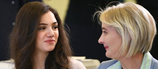 Евгения Медведева с мамой Жанной Девятовой - Sputnik Армения