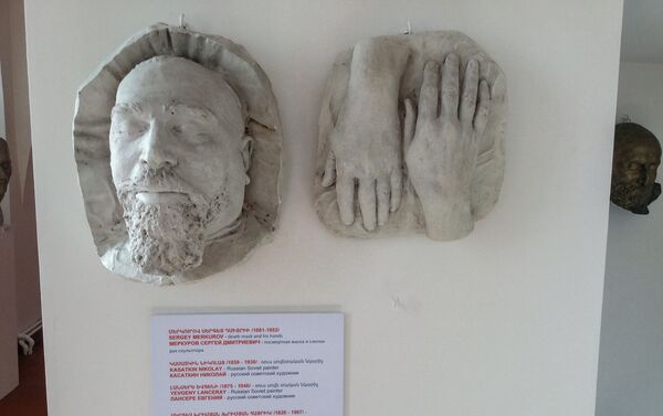 Дом-музей Сергея Меркурова. Посмертная маска и слепки рук скульптора - Sputnik Армения