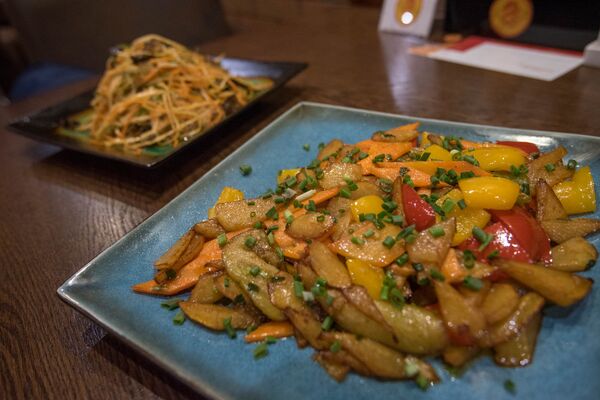 Врач-диетолог рассказала, почему вредно есть жареное Врач-диетолог рассказала, почему вредно есть жареное - Sputnik Армения