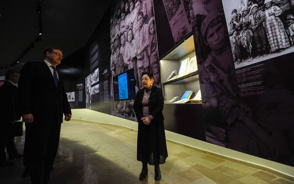 Глава Комитета Госдумы по международным делам Константин Косачёв в Музей институте геноцида армян - Sputnik Армения