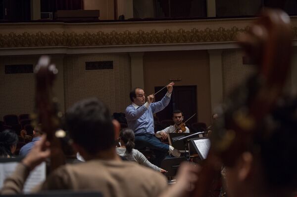 Дирижер Джанлука Марчиано Дирижер Джанлука Марчиано - Sputnik Արմենիա
