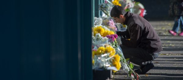 Цветы у посольства Франции в Ереване Цветы у посольства Франции в Ереване - Sputnik Армения