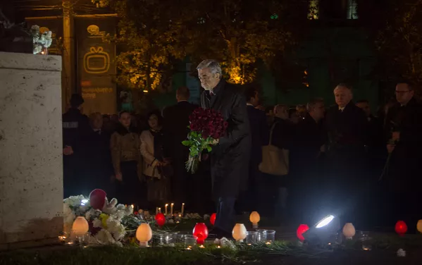 Президент Армении Серж Саргсян возложил цветы к памятнику Родена на площади Франции Президент Армении Серж Саргсян возложил цветы к памятнику Родена на площади Франции - Sputnik Армения