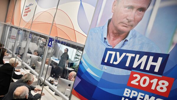 Общественная приемная избирательного штаба кандидата в президенты РФ В. Путина в Москве - Sputnik Армения