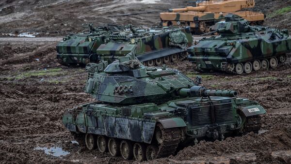 Танки турецкой армии, размещенные вблизи сирийской границы в Хассе, (25 января 2018). Провинция Хатай - Sputnik Արմենիա