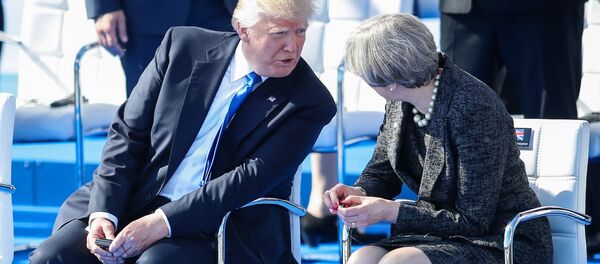 Президент США Дональд Трамп и премьер-министр Великобритании Тереза Мэй на полях саммита НАТО (25 мая 2017). Брюссель, Бельгия - Sputnik Армения