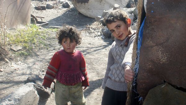 Дети, живущие в домике в Ахуряне - Sputnik Արմենիա