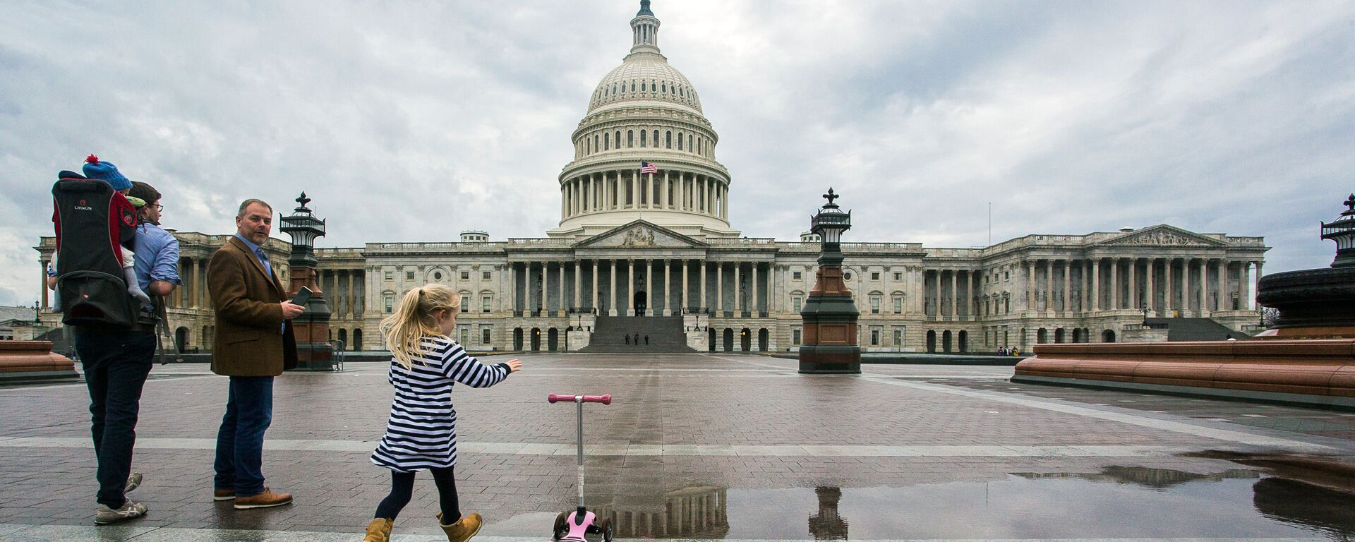 Здание Конгресса США на Капитолийском холме в Вашингтоне. - Sputnik Армения, 1920, 10.04.2020