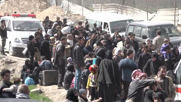 Более 11 тысяч мирных сирийцев покинули Восточную Гуту  - Sputnik Արմենիա