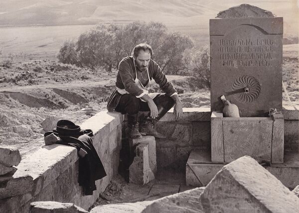 Не любил эту новую демократию, или Великий океан Соса Саркисяна Не любил эту новую демократию, или Великий океан Соса Саркисяна - Sputnik Армения