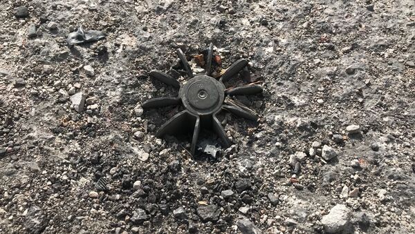 Хвост неразорвавшейся мины в поселении Шефония в Восточной Гуте - Sputnik Армения
