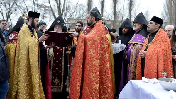 Католикос всех армян Гарегин II освятил фундамент строящегося в Киеве собора - Sputnik Армения