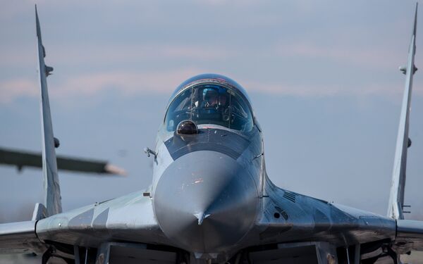 Հիացմունք «Էրեբունի» ավիաբազայի երկնքում. ռուսական «Ստրիժիները» շնորհավորեցին երևանցիներին Հիացմունք «Էրեբունի» ավիաբազայի երկնքում. ռուսական «Ստրիժիները» շնորհավորեցին երևանցիներին - Sputnik Արմենիա