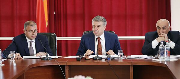 Рабочий визит премьер-министра страны Карена Карапетяна в Араратскую область Армении Рабочий визит премьер-министра страны Карена Карапетяна в Араратскую область Армении - Sputnik Армения